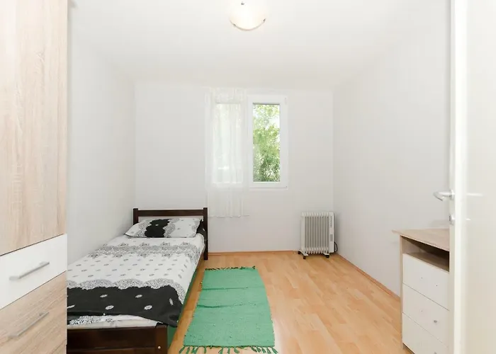 Apartament Close To The